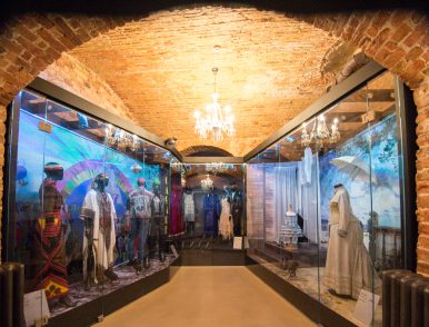 Izstādes un pastāvīgās ekspozīcijas iepazīšana kopā ar muzejpedagogu